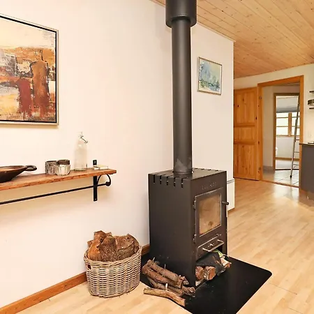 6 Person In Laeso-by Traum