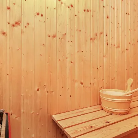 6 Person In Laeso-by Traum