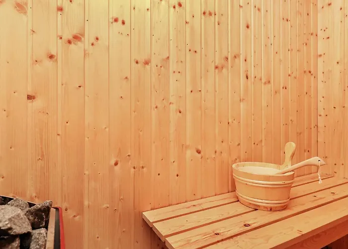 6 Person In Laeso-by Traum